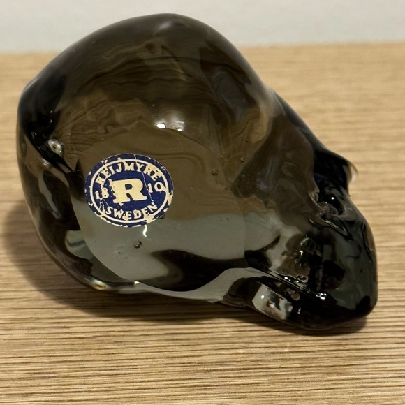 Elegant Black Blown Glass Mouse - Picture 2 of 2